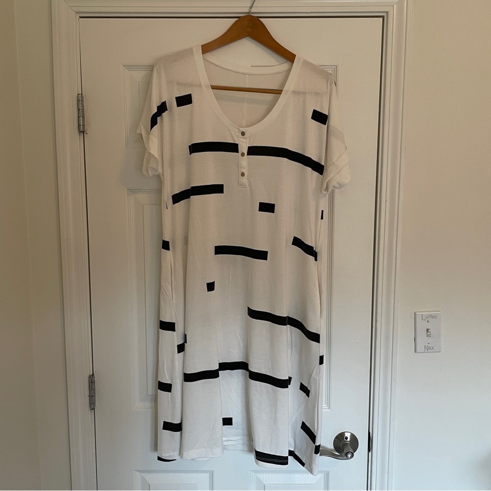 Humble Hilo Maternity & Nursing Dress - size S